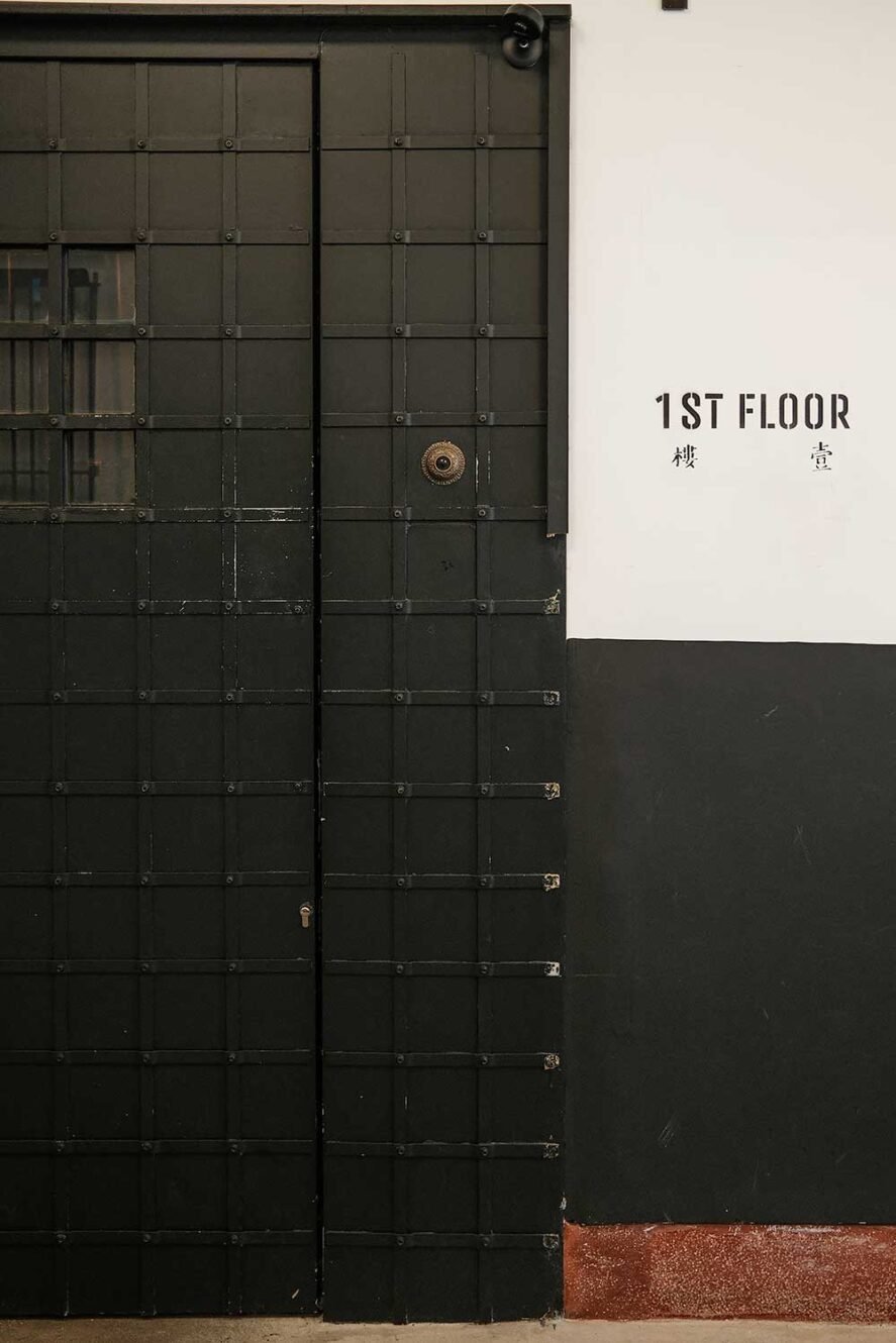 香港001号隐秘地下酒吧的入口